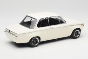 BMW 2002 Vit Plain Body Version Minichamps 1:18 155702600 Metall — bild 2 av 6