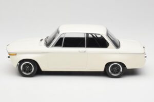 BMW 2002 Vit Plain Body Version Minichamps 1:18 155702600 Metall — bild 3 av 6