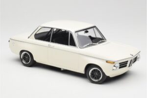 BMW 2002 Vit Plain Body Version Minichamps 1:18 155702600 Metall — bild 4 av 6