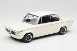 BMW 2002 Vit Plain Body Version Minichamps 1:18 155702600 Metall