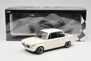 BMW 2002 Vit Plain Body Version Minichamps 1:18 155702600 Metall — bild 6 av 6