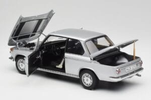 BMW 2002tii Silver AUTOart 1:18 80430151479 Metall — bild 5 av 8