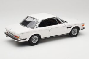 BMW 3.0 CSi E9 Vit Minichamps 1:18 180029026 Metall — bild 3 av 8