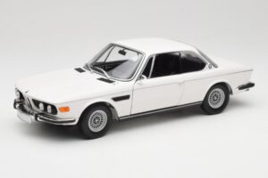 BMW 3.0 CSi E9 Vit Minichamps 1:18 180029026 Metall