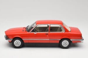 BMW 316 E21 Röd Minichamps 1:18 107024100 Resin — bild 3 av 6