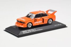 BMW 320i Group 5 #23 E. Cheever / G. Villeneuve 6 Hours of Mosport Class Winners 1977 Damaged Spoiler Minichamps 1:43 4007723 — bild 2 av 5