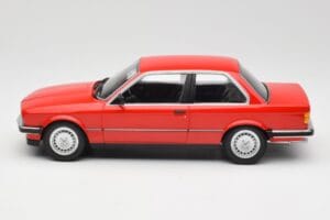 BMW 323i E21 Röd Minichamps 1:18 155026000 Metall — bild 3 av 6