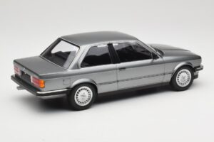 BMW 323i E30 Grey Metallic Minichamps 1:18 155026006 Metall — bild 2 av 6