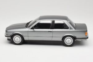 BMW 323i E30 Grey Metallic Minichamps 1:18 155026006 Metall — bild 3 av 6