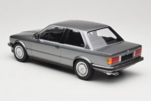 BMW 323i E30 Grey Metallic Minichamps 1:18 155026006 Metall — bild 5 av 6