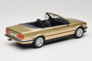 BMW 325i E30 Cabriolet Beige MCG 1:18 MCG18544 Metall — bild 2 av 6