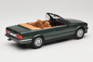 BMW 325i E30 Cabriolet Grön MCG 1:18 MCG18545 Metall — bild 2 av 6