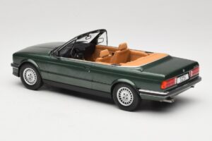 BMW 325i E30 Cabriolet Grön MCG 1:18 MCG18545 Metall — bild 5 av 6