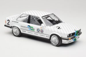 BMW 325i E30 #2 O. Manthey Vogelsang Automobile 3rd Place Eifel Race DTM 1986 Minichamps 1:18 155862602 Metall — bild 4 av 6