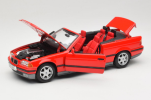 BMW 325i E36 Cabriolet Röd Maisto 1:18 50229 Metall — bild 2 av 8