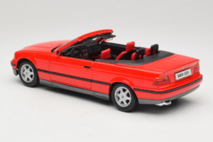 BMW 325i E36 Cabriolet Röd Maisto 1:18 50229 Metall — bild 7 av 8