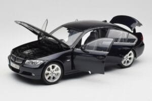 BMW 330i E46 Svart Kyosho 1:18 08731RB Metall — bild 2 av 8