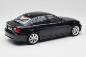 BMW 330i E46 Svart Kyosho 1:18 08731RB Metall — bild 3 av 8