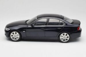 BMW 330i E46 Svart Kyosho 1:18 08731RB Metall — bild 4 av 8