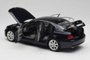 BMW 330i E46 Svart Kyosho 1:18 08731RB Metall — bild 5 av 8
