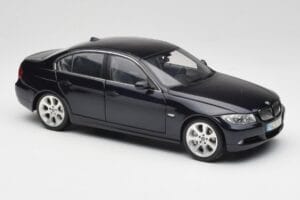 BMW 330i E46 Svart Kyosho 1:18 08731RB Metall — bild 6 av 8