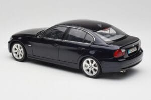 BMW 330i E46 Svart Kyosho 1:18 08731RB Metall — bild 7 av 8