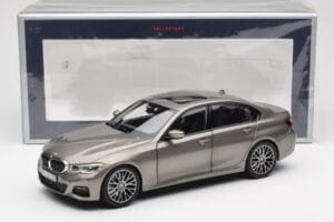 BMW 330i G20 Silver Norev 1:18 183275 Metall — bild 8 av 8