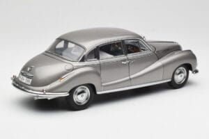 BMW 502 2.6 Luxus Silver Beige Metallic AUTOart 1:18 70591 Metall — bild 3 av 8