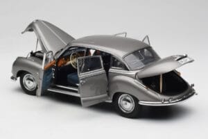 BMW 502 2.6 Luxus Silver Beige Metallic AUTOart 1:18 70591 Metall — bild 5 av 8