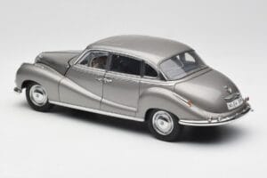 BMW 502 2.6 Luxus Silver Beige Metallic AUTOart 1:18 70591 Metall — bild 7 av 8