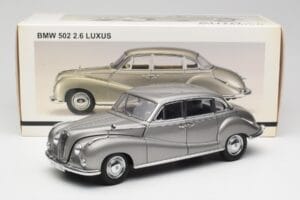 BMW 502 2.6 Luxus Silver Beige Metallic AUTOart 1:18 70591 Metall — bild 8 av 8