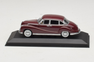 BMW 502 V8 Mörkröd Minichamps 1:43 430022402 Metall