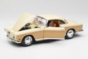 BMW 503 Beige Revell 1:18 8832 Metall — bild 2 av 8