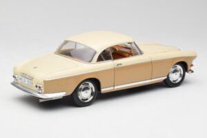 BMW 503 Beige Revell 1:18 8832 Metall — bild 3 av 8