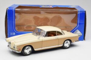 BMW 503 Beige Revell 1:18 8832 Metall — bild 8 av 8