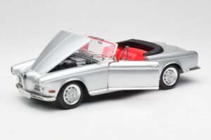 BMW 503 Silver Revell 1:18 18787 Metall — bild 2 av 8