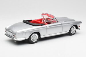 BMW 503 Silver Revell 1:18 18787 Metall — bild 3 av 8