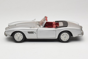 BMW 507 Cabriolet Silver Revell 1:18 8829 Metall — bild 4 av 8