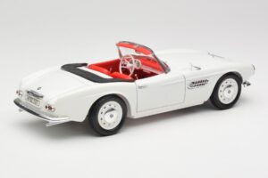 BMW 507 Touring Sport Feather White Revell 1:18 8810 Metall — bild 3 av 8