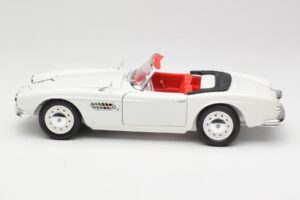 BMW 507 Touring Sport Feather White Revell 1:18 8810 Metall — bild 4 av 8