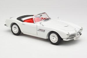 BMW 507 Touring Sport Feather White Revell 1:18 8810 Metall — bild 6 av 8