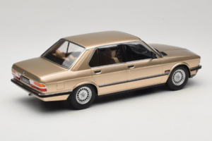 BMW 520i E28 Gold Metallic IXO 1:18 18CMC184 Metall — bild 2 av 6