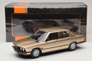 BMW 520i E28 Gold Metallic IXO 1:18 18CMC184 Metall — bild 6 av 6