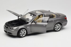 BMW 530i E60 Grey Metallic Revell 1:18 08841 Metall — bild 2 av 8