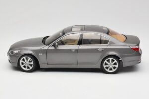 BMW 530i E60 Grey Metallic Revell 1:18 08841 Metall — bild 4 av 8