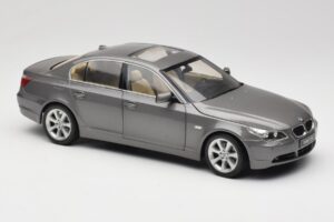 BMW 530i E60 Grey Metallic Revell 1:18 08841 Metall — bild 6 av 8