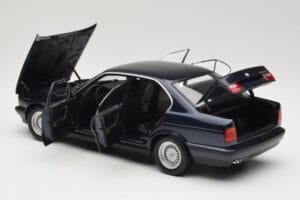 BMW 535i E34 Blue Metallic Minichamps 1:18 100024004 Metall — bild 5 av 8