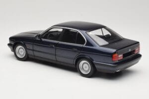 BMW 535i E34 Blue Metallic Minichamps 1:18 100024004 Metall — bild 7 av 8