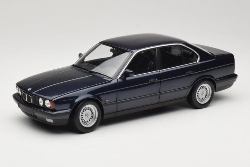 BMW 535i E34 Blue Metallic Minichamps 1:18 100024004 Metall