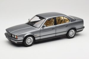 BMW 535i E34 Grå Metallic Minichamps 1:18 100024008 Metall